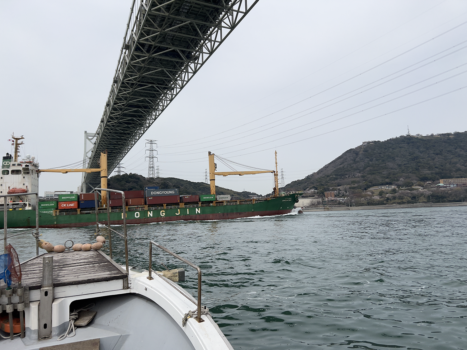 関門　遊漁船　ひびき　関門橋